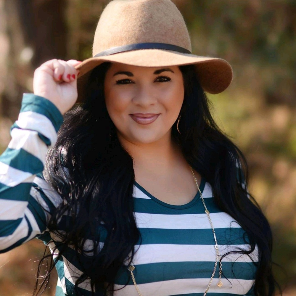 Meet your Posher, Kendra